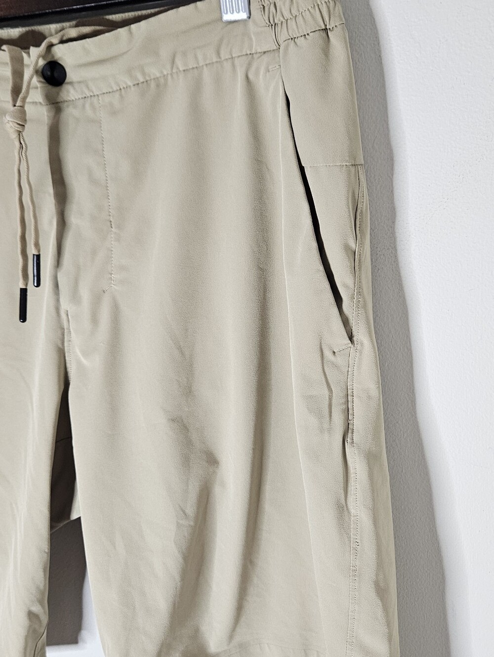 Lululemon Bowline Shorts Men's 32 Khaki  9" Inseam Drawstring Elastic Waist - Picture 4 of 8